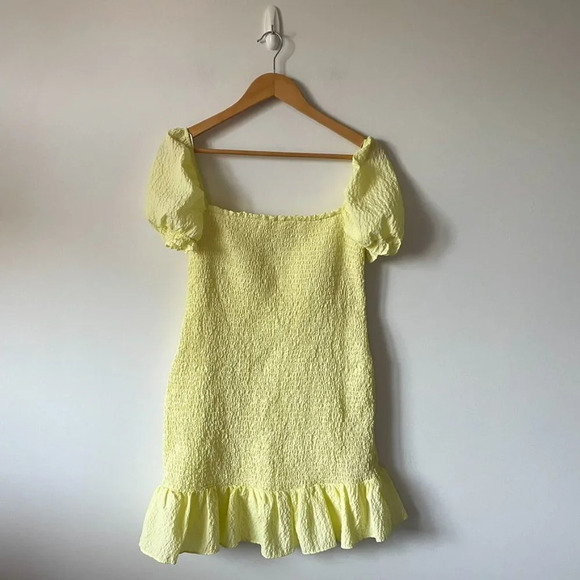 Zara  Smocked Textured Ruffle Hem Mini Dress Pastel Yellow Blogger Fav Sz L - Picture 4 of 8